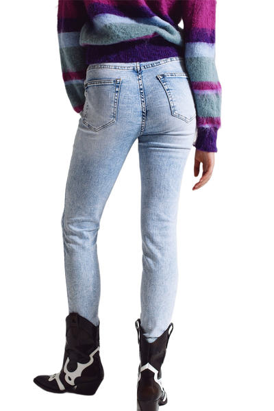 Super Skinny Jeans in Mid Rise in Light Blue Wash
